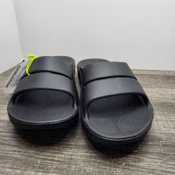 OOFOS Women's OOahh INTL Slip On Comfort Sandal Slides Black Sz 9 New - Picture 4 of 7